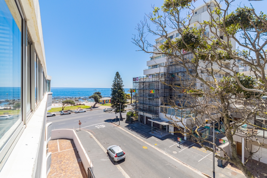 2 Bedroom Property for Sale in Sea Point Western Cape